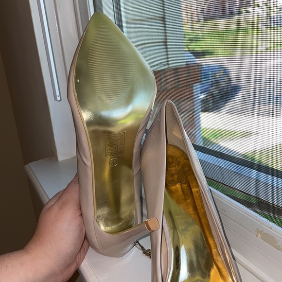Heels - Picture 3 of 4